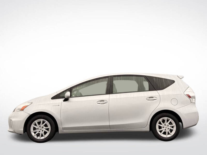 2014 Toyota Prius v Two