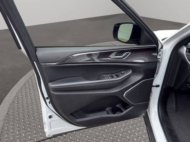 2022 Jeep Grand Cherokee L Laredo