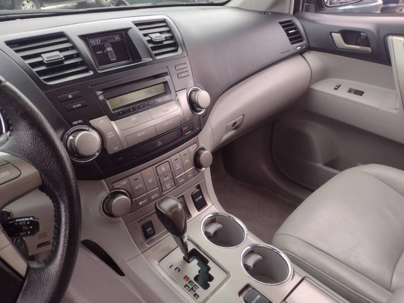 2010 Toyota Highlander SE photo 11