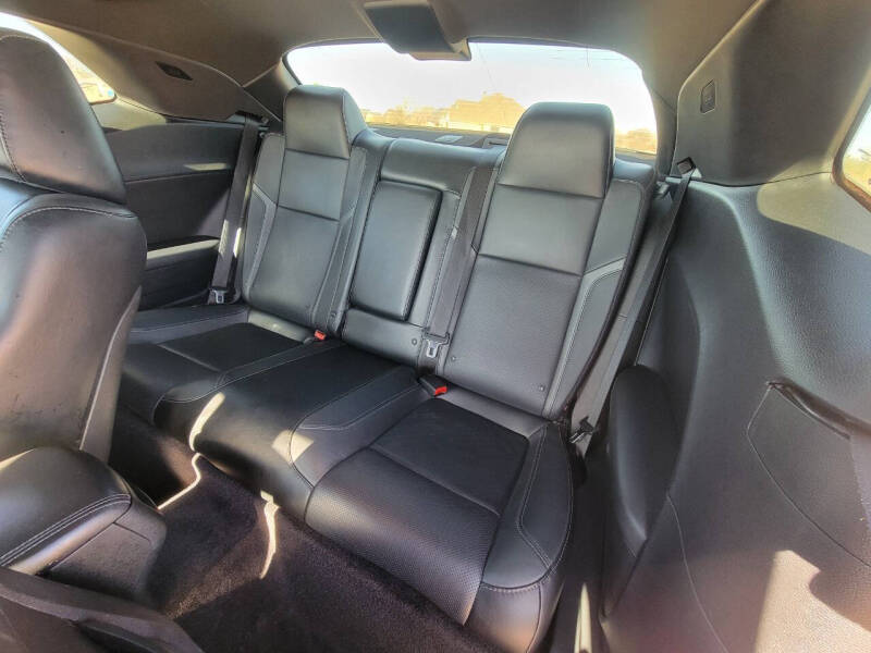 2017 Dodge Challenger SXT Plus