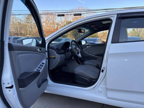 2013 Hyundai Accent SE