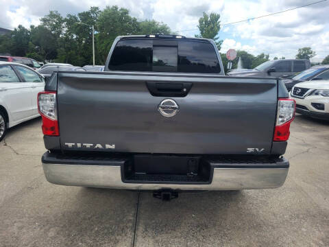 2017 Nissan Titan SV