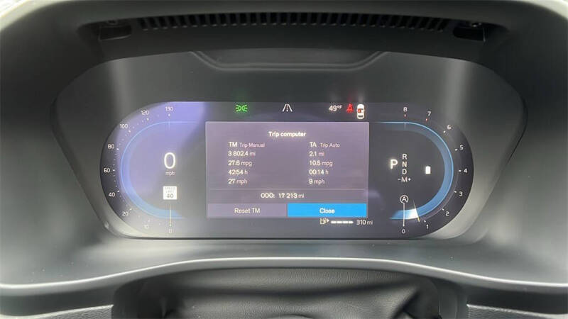 2025 Volvo XC40 B5 Plus Bright Theme