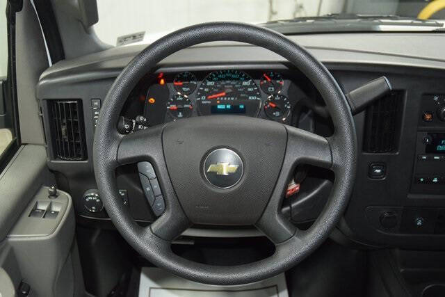 2025 Chevrolet Express LS 3500
