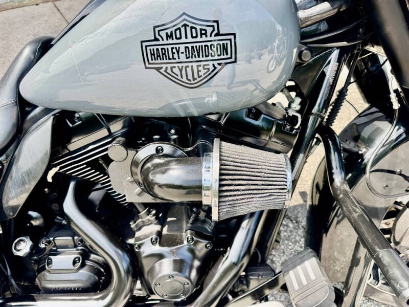 2010 Harley-Davidson FLHX -