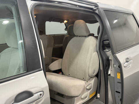2014 Toyota Sienna LE 7-Passenger
