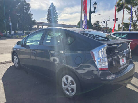 2010 Toyota Prius III