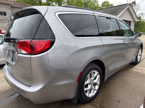 2017 Chrysler Pacifica Touring-L