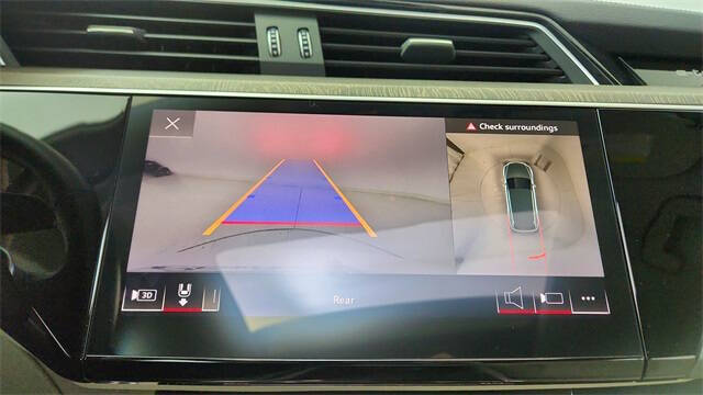 2022 Audi e-tron quattro Premium