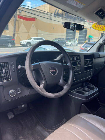 2010 GMC Savana Passenger