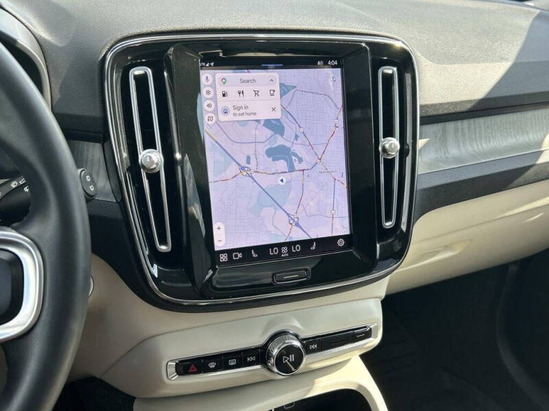2023 Volvo XC40 B5 Plus Bright Theme
