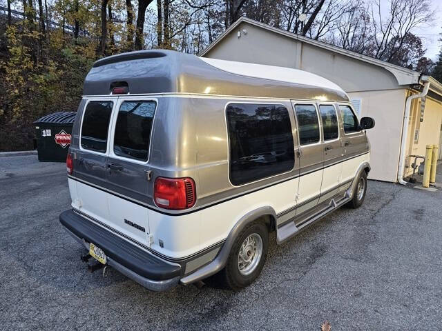 1999 Dodge Ram Van photo 2