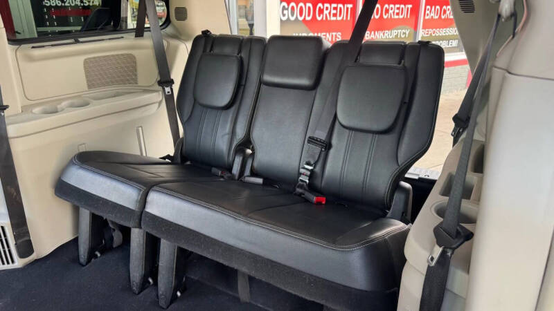 2013 Chrysler Town and Country Touring-L