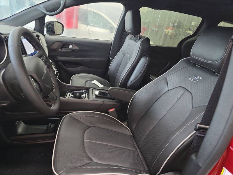 2027 Chrysler Pacifica Limited