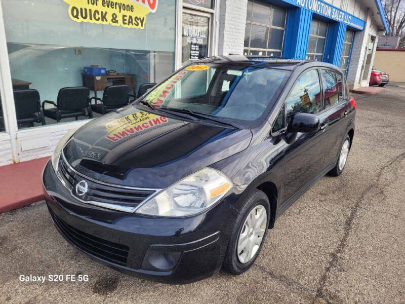 2012 Nissan Versa S's photo
