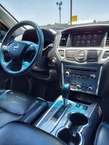 2017 Nissan Pathfinder SL