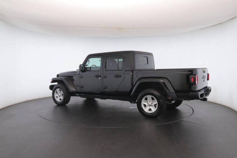 2022 Jeep Gladiator Sport