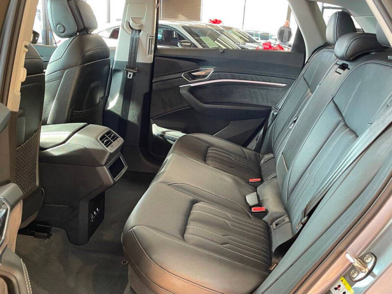 2019 Audi e-tron quattro Prestige