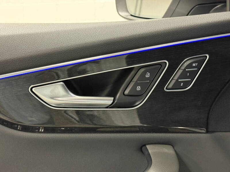 2019 Audi Q8 quattro Premium Plus 55 TFSI