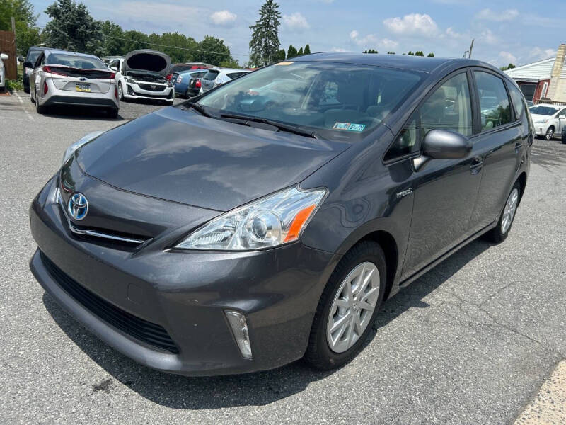 2013 Toyota Prius v Three
