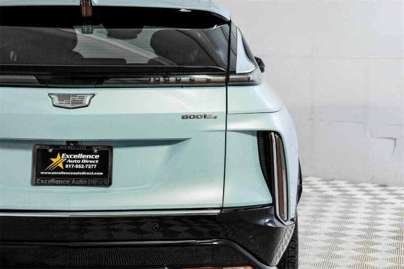 2024 Cadillac LYRIQ Luxury 1