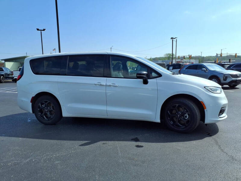 2024 Chrysler Pacifica Plug-In Hybrid Select