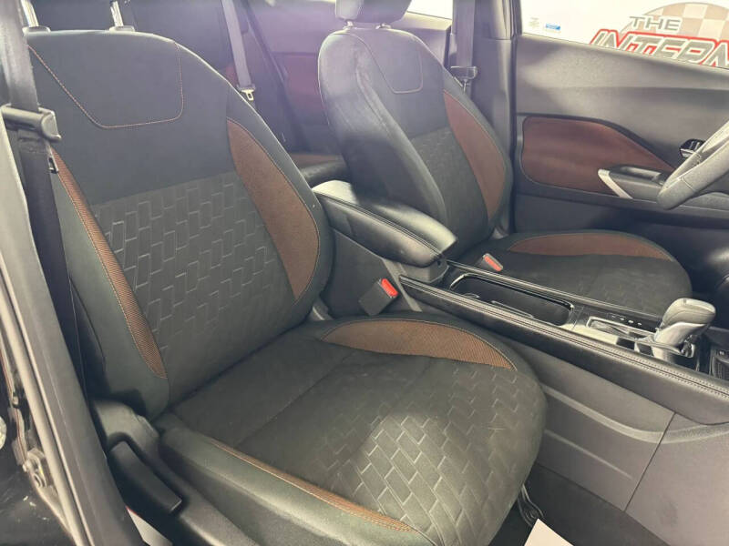 2024 Nissan Kicks SR