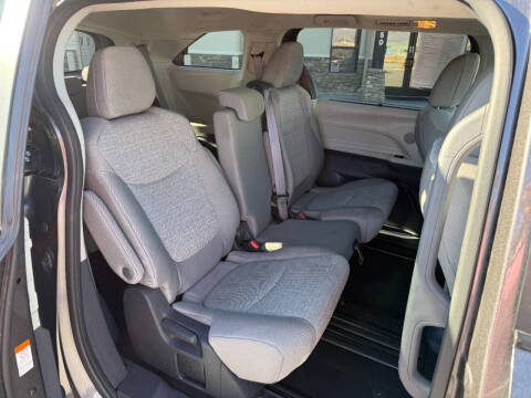 2024 Toyota Sienna LE 8-Passenger