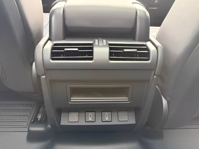 2026 Land Rover Defender 110 P300 S