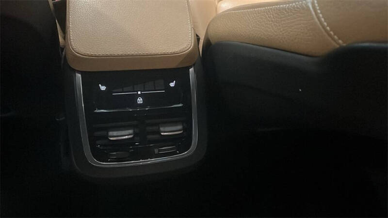 2019 Volvo XC90 T6 Momentum