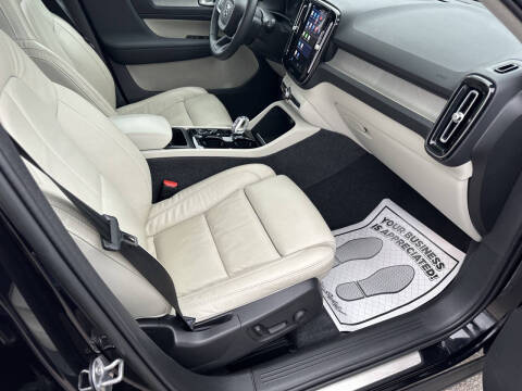 2023 Volvo XC40 B5 Plus Bright Theme