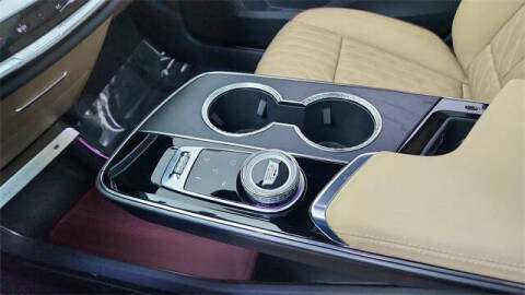 2025 Cadillac LYRIQ Luxury 3