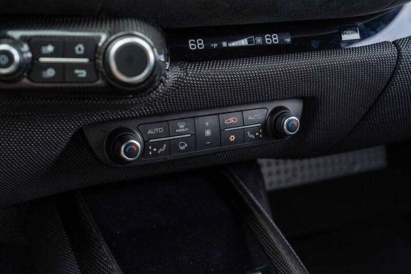 2023 Ferrari 812 Competizione