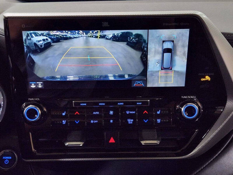 2022 Toyota Highlander Hybrid Platinum