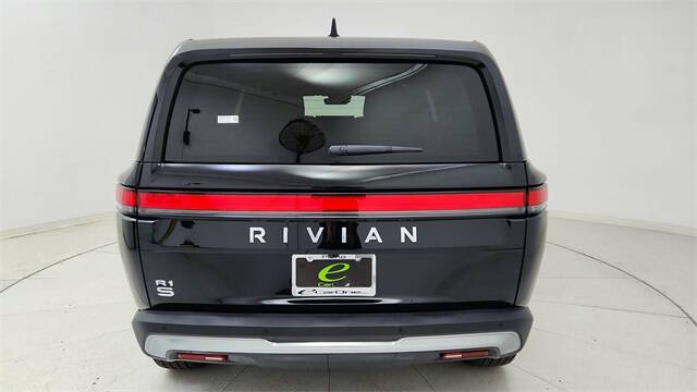2024 Rivian R1S