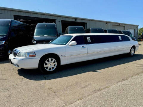 2006 Lincoln Town Car for sale at Global Motor Coach in Erie PA