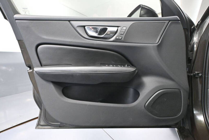 2022 Volvo S60 Recharge T8 R-Design Expression