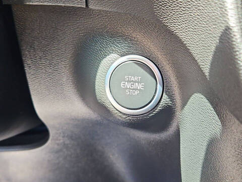2023 Volvo XC40 B5 Plus Dark Theme