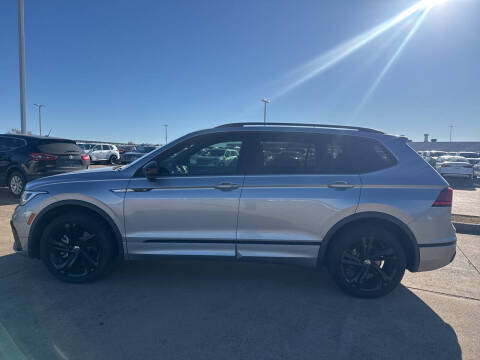 2024 Volkswagen Tiguan SE R-Line Black