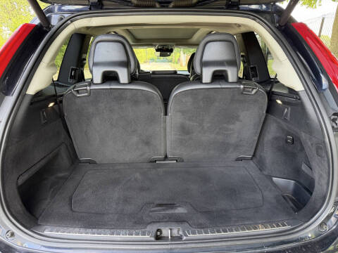 2016 Volvo XC90 T6 Momentum