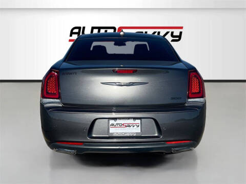 2022 Chrysler 300 Touring L