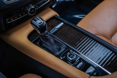 2016 Volvo XC90 T6 Momentum