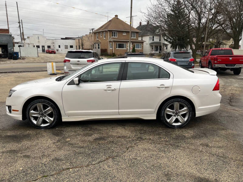 2011 Ford Fusion Sport photo 2