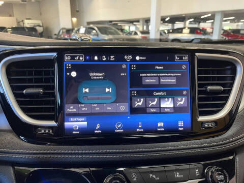 2022 Chrysler Pacifica Touring L