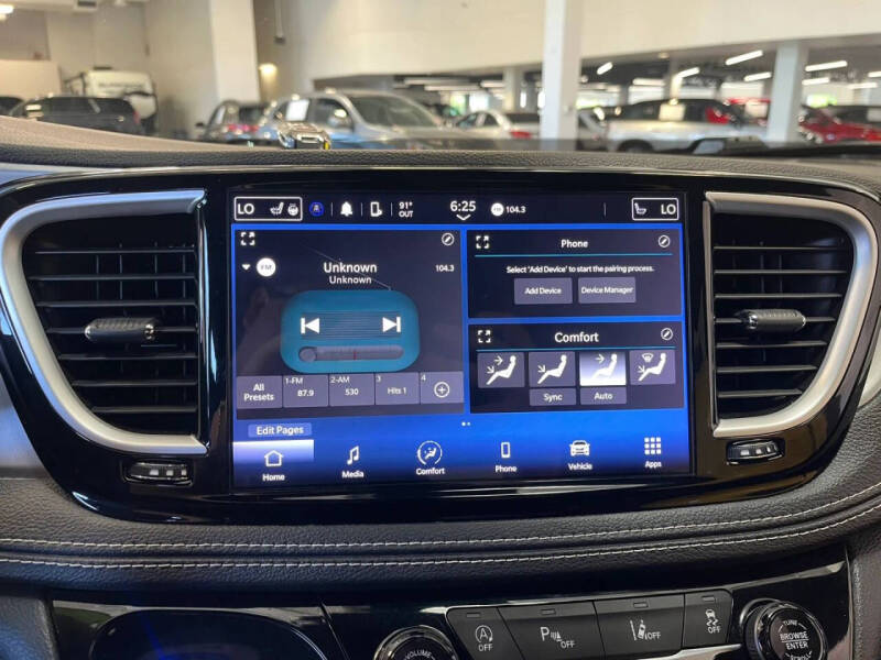 2022 Chrysler Pacifica Touring L