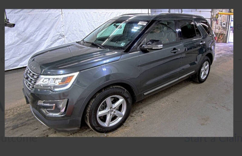 2016 Ford Explorer XLT's photo