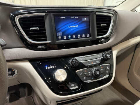 2020 Chrysler Voyager LXi