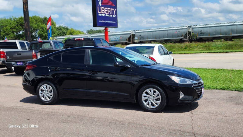 2019 Hyundai Elantra SE's photo