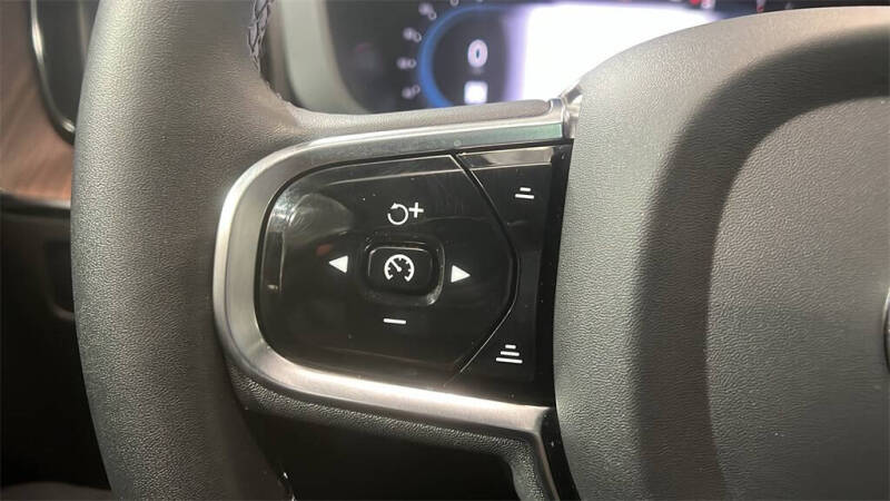 2023 Volvo XC60 B5 Plus Dark Theme