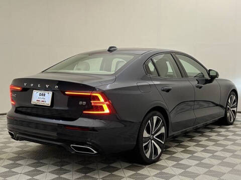 2022 Volvo S60 B5 Momentum